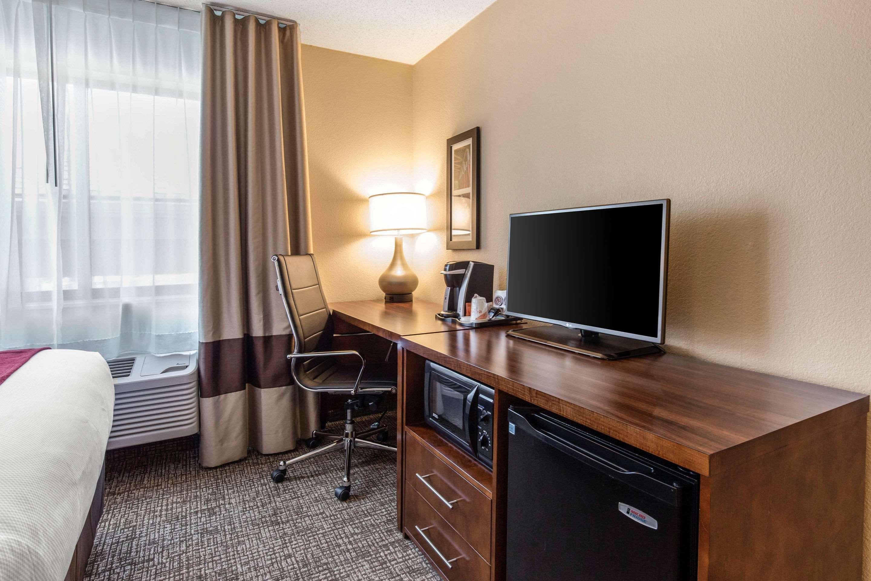 Comfort Inn La Porte מראה חיצוני תמונה